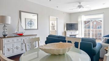 Condo, Multiple Beds, Balcony | Dining