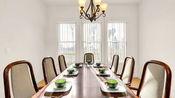 House, Multiple Beds, Patio, Golf View (Green Hill Estate) | Dining