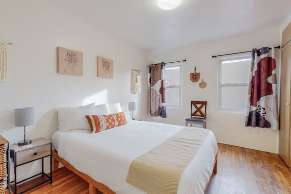 2 habitaciones, escritorio, tabla de planchar con plancha y wifi
