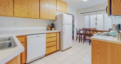 Sweet simple 2bd/1ba in Nob Hill
