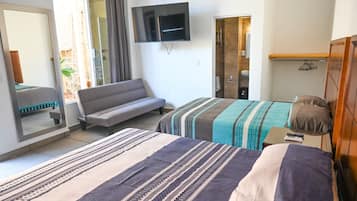 Habitación cuádruple Deluxe | Camas con pillow-top, wifi gratis y ropa de cama