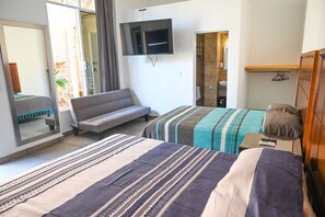 Habitación cuádruple Deluxe | Camas con pillow-top, wifi gratis y ropa de cama 