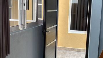 Basic Triple Room | Pillow-top beds, free WiFi, bed sheets