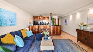Condo, 1 cama King size (Kona Reef D17) | Área de sala de estar