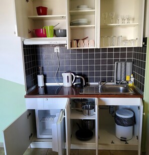 Apartment | Private kitchen | Fridge, oven, stovetop, electric kettle - Apartment 5 Double Bed & Bidet Sleeps 2 Guests (Split)