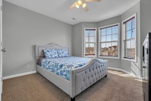 4 habitaciones, escritorio, tabla de planchar con plancha y wifi gratis 