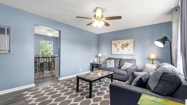 TV, Netflix, Hulu, books - Paw-fect for pet lovers & thrill seekers (Oak Grove)