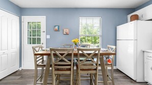 Dining - Paw-fect for pet lovers & thrill seekers (Oak Grove)