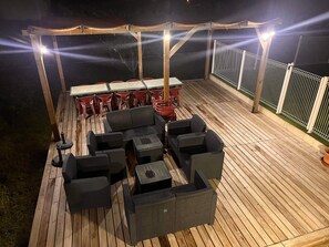 An outdoor deck with wooden flooring, black wicker furniture, and a table with chairs. - VILLA for 14 people Private pool, pétanque, patio. 1 km from the center of Vallon (Vallon-Pont-d'Arc)