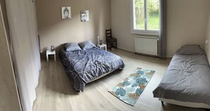 4 bedrooms, iron/ironing board, travel cot, free WiFi - VILLA 14 Pers. Private pool, pétanque, terrace. 1km from Vallon center (Vallon-Pont-d'Arc)
