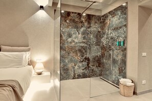 Egyptian cotton sheets, premium bedding, down duvets, memory-foam beds - Palermo Inn Boutique Hotel  (Palermo)