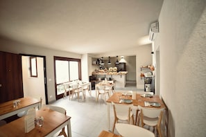 Daily buffet breakfast for a fee - Palermo Inn Boutique Hotel  (Palermo)
