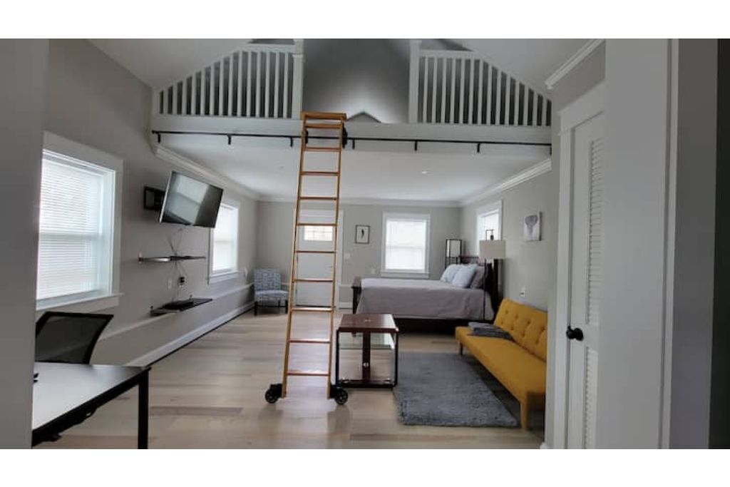 Unique Tiny House Studio Near I95, FDA, DC, VA