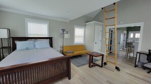 1 bedroom, iron/ironing board, free WiFi, bed sheets - Unique Tiny House Studio [With Chickens] Near I-95, FDA, DC, VA (Silver Spring)