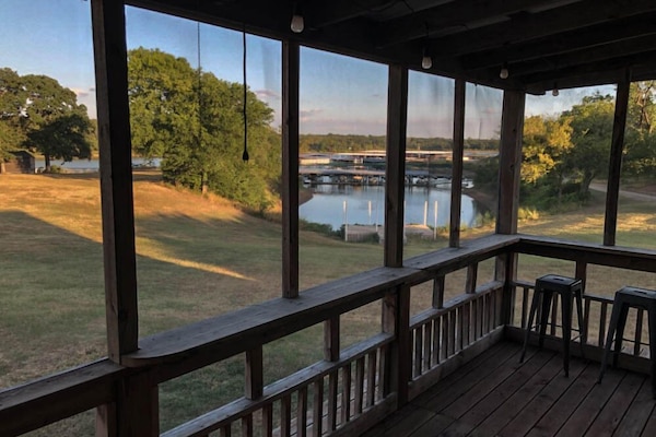 Two Bedroom, Lake View and Access, Wifi, Pet Friendly | 1 bedroom, individually decorated, individually furnished, free WiFi
