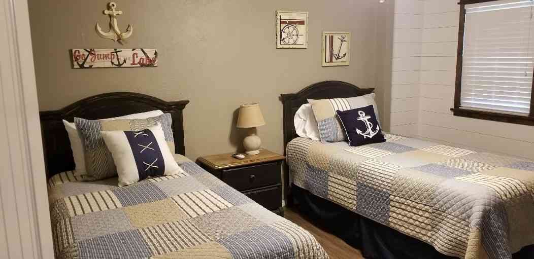 Deluxe-talo, järvinäköala, järven rannalla | Yksilöllisesti sisustettu, yksilöllisesti kalustettu, ilmainen Wi-Fi