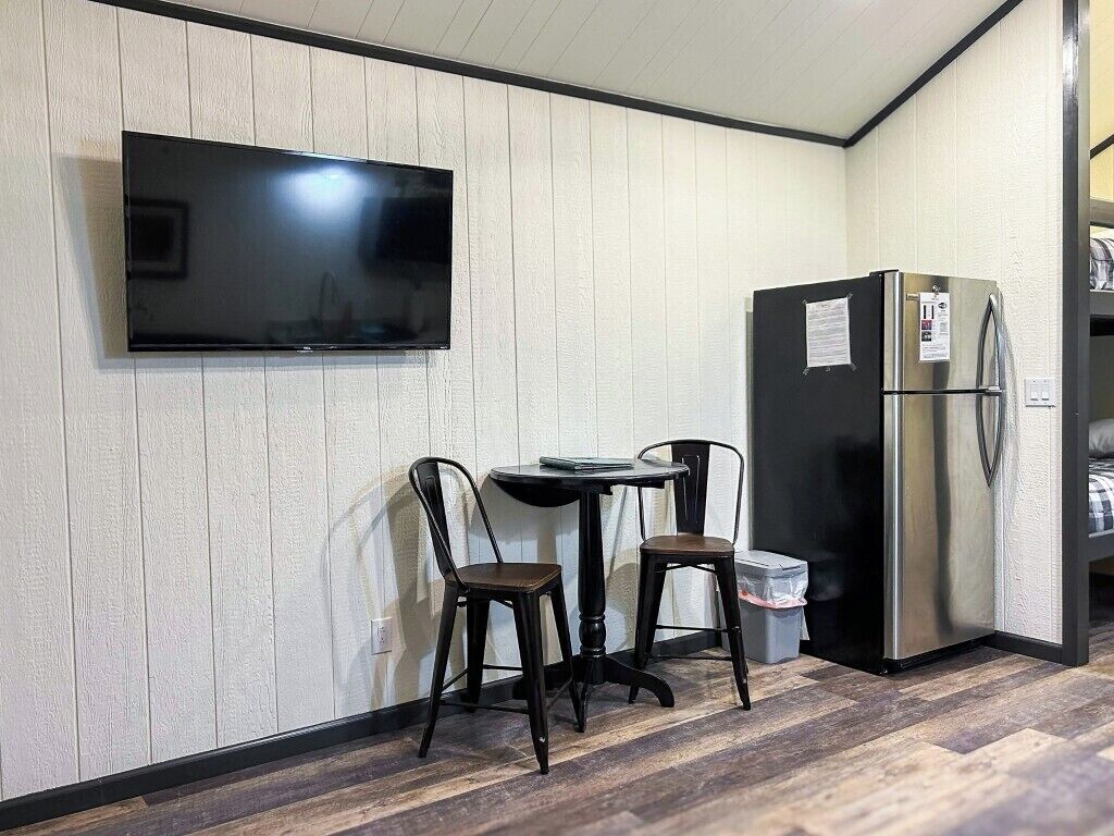 Perusmökki, 1 makuuhuone, keittotila, järvinäköala | Ruokasali