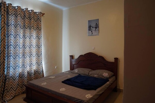 House - Sleeps 6 - Parking - Garden - Kigali