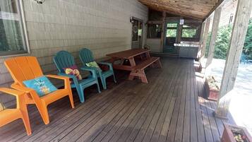 Chalet, 5 Bedrooms | Terrace/patio