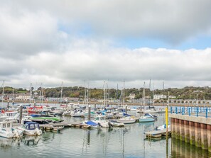 Marina - Hillside Apartment (Pwllheli)