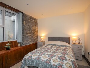 1 Schlafzimmer, individuell dekoriert, individuell eingerichtet