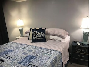 1 chambre, fer et planche à repasser, Wi-Fi, literie fournie