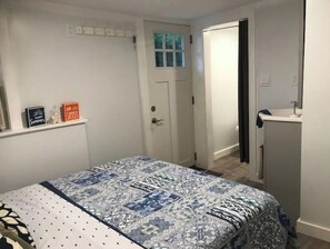 1 bedroom, WiFi, bed sheets - Chanel Studio at the Conwell Dune Shack Provincetown - 5 min
walk to downtown! (Provincetown)