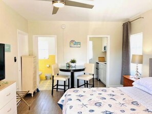 1 غرفة نوم ومكواة/لوح كي وسرير سفر وواي فاي مجانًا