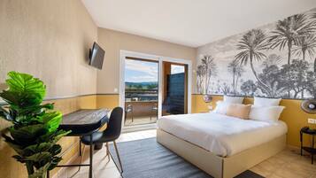 Literie de qualité supérieure, bureau, rideaux occultants