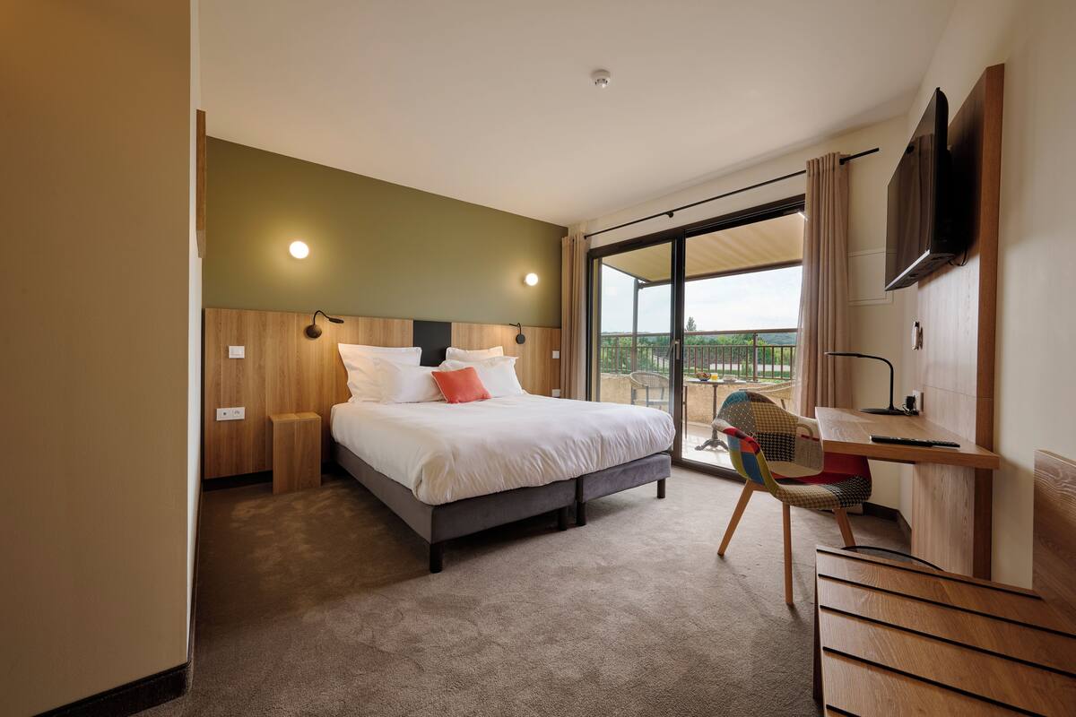 Premium Double or Twin Room | Premium bedding, desk, WiFi (free), bed sheets