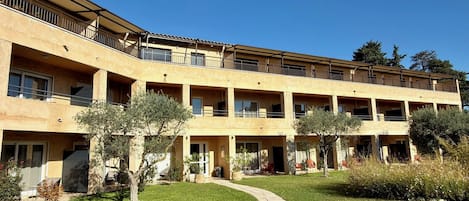 Fachada de la propiedad