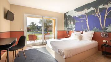 Ropa de cama de alta calidad, escritorio, wifi gratis y ropa de cama