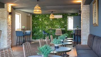 Daily cooked-to-order breakfast (EUR 14 per person)