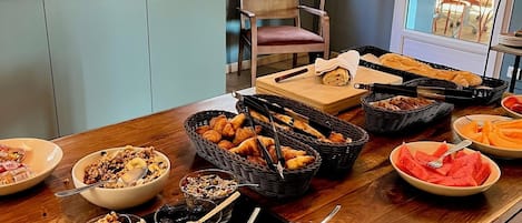 Tägliches Frühstücksbuffet gegen Gebühr