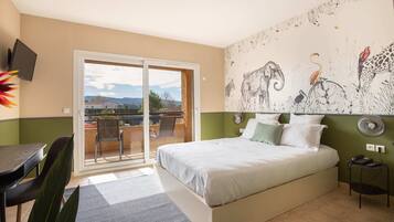 Literie de qualité supérieure, bureau, rideaux occultants