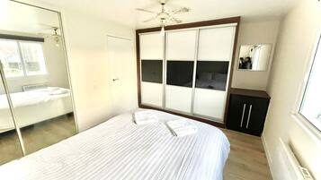 2 bedrooms, iron/ironing board, WiFi, bed sheets