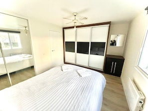 2 bedrooms, iron/ironing board, WiFi, bed sheets