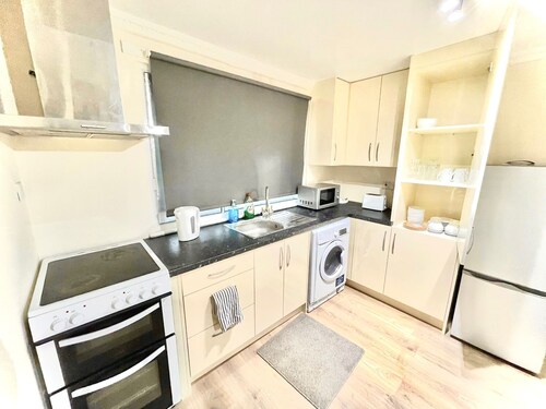 Spacious Ground Floor flat Nr. Heathrow