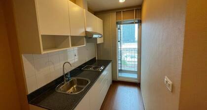 Service Apt in heart of Onnut