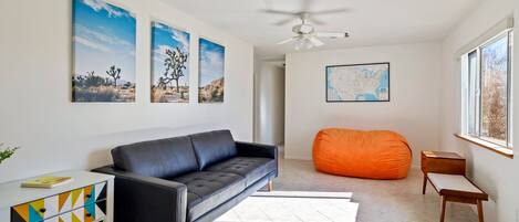 하우스, 침대(여러 개), 파티오, 산 전망 | 거실 공간 | TV