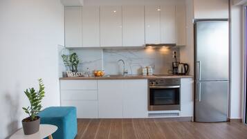 Apartemen | Dapur pribadi | Lemari es, oven, kompor, dan ketel listrik