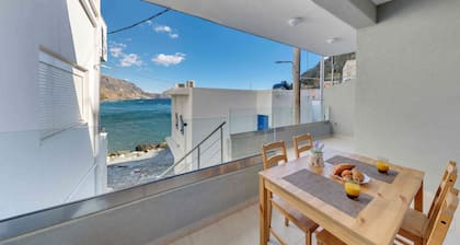 Relaxed Seaside Living, Tris Ekklisies - Sleeps 4