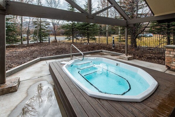 Condo, 1 Bedroom | Property grounds