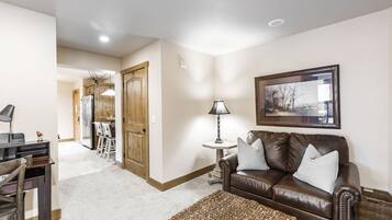 Condo, 1 Bedroom | Interior