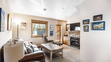 Condo, 1 Bedroom | Living area