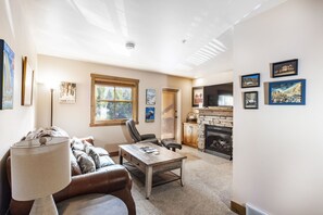 Condo, 1 Bedroom | Living area