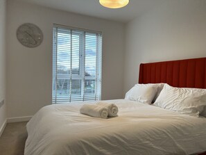 Apartment, 2 Queen Beds | 2 bedrooms, iron/ironing board, free WiFi, bed sheets - Mordern Retro 2 Bedroom Apartment (Erith)