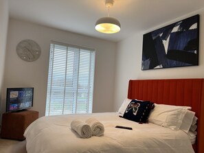 Apartment, 2 Queen Beds | 2 bedrooms, iron/ironing board, free WiFi, bed sheets