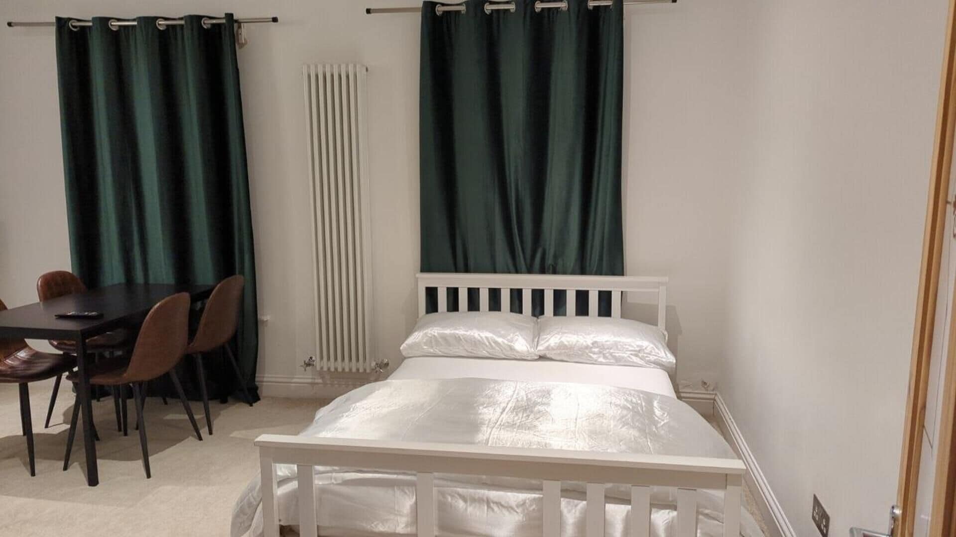 2 bedrooms, soundproofing, iron/ironing board, free WiFi