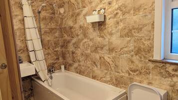Apartment | Bathroom | Combined shower/bathtub, deep-soaking bathtub, hair dryer, towels